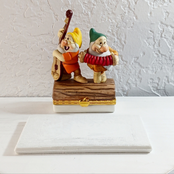 The Bradford Exchange Disney Ceramic Trinket Box EUC - Picture 2 of 12